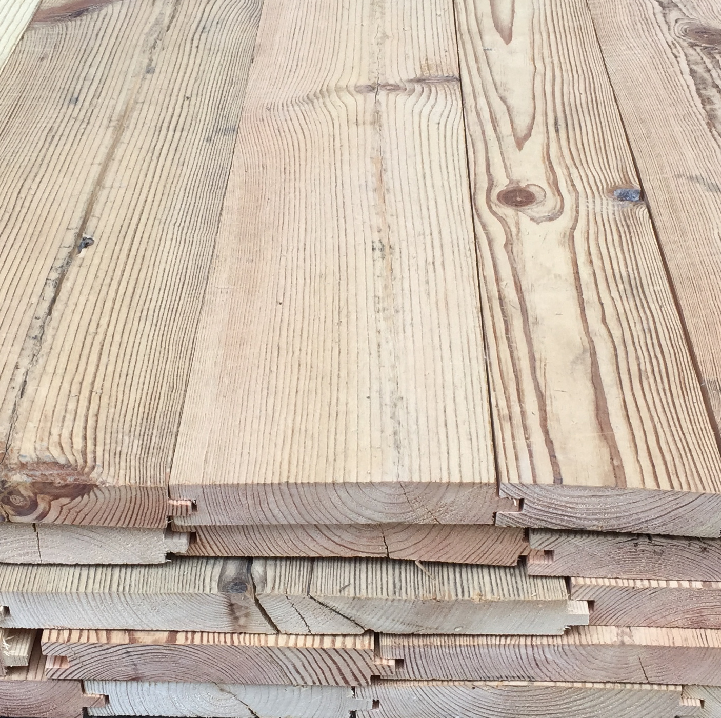  Reclaimed pine flooring 